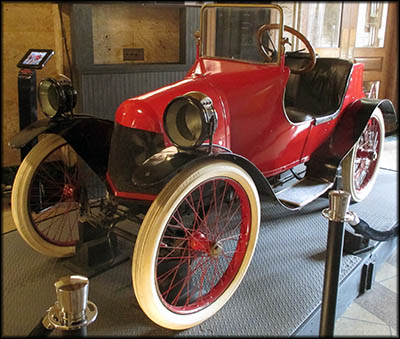 Castle Museum of Saginaw County History Saginaw Cyclecar made by the Valley Boat and Engine Company made between 1914 and 1919.